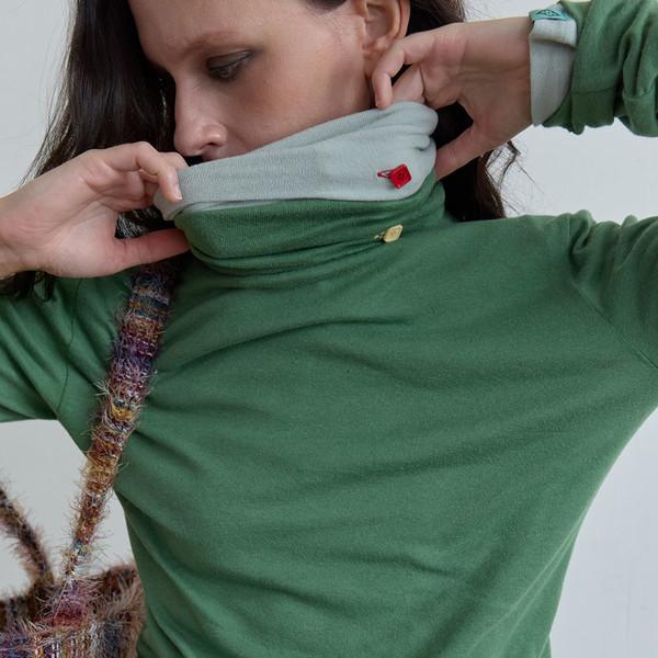 BUTTON TURTLE NECK / green