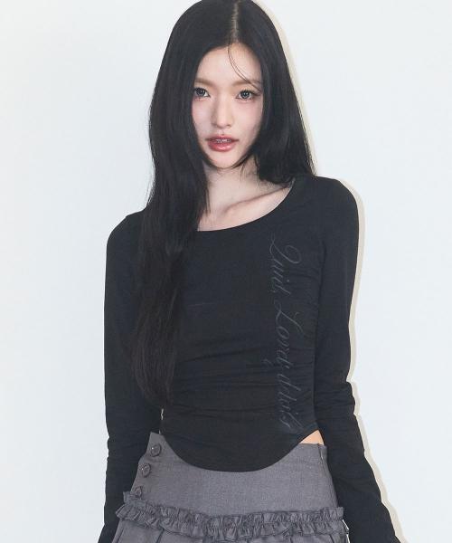 레터링 슬림 셔링 롱슬리브 블랙