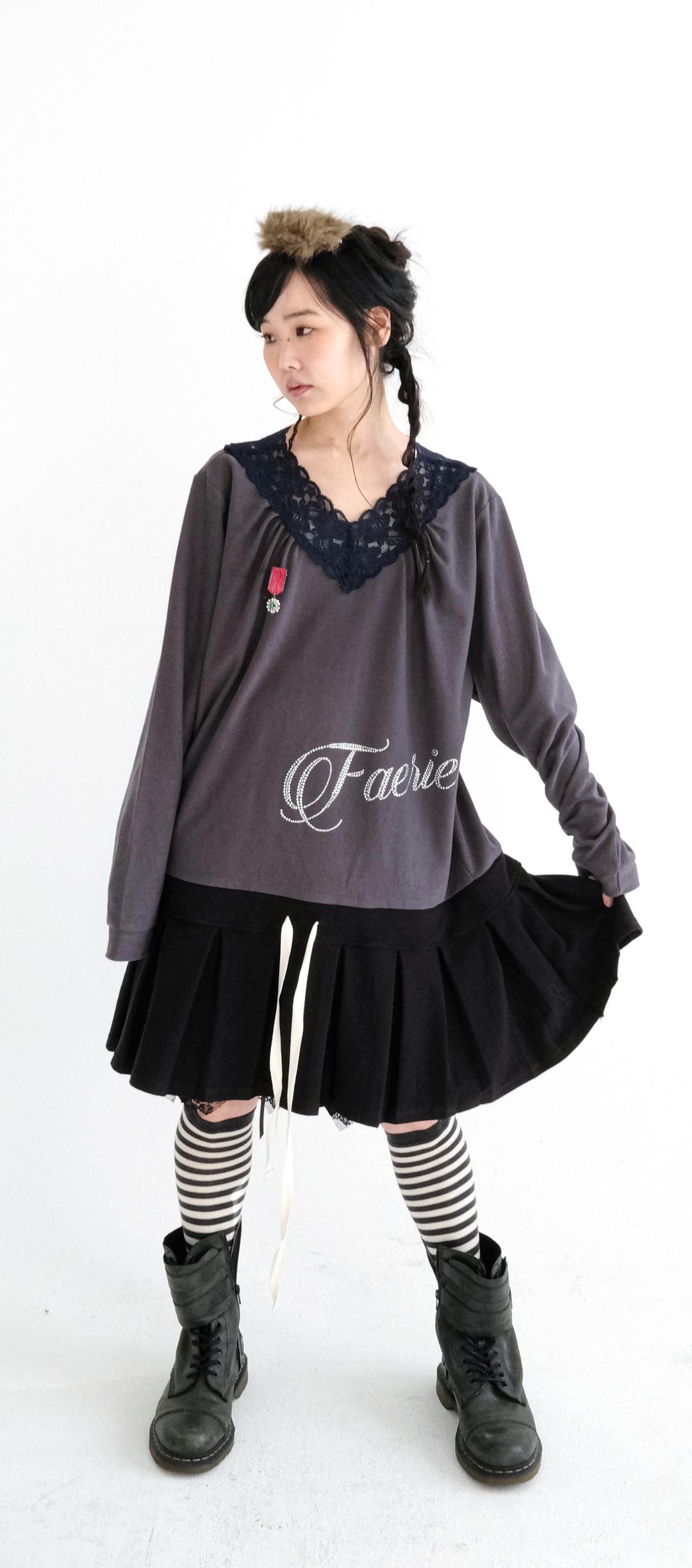 [fa.er.ie] lace V neck pleats dress (black)