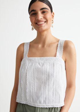 스캘럽 레이스 크롭 탑