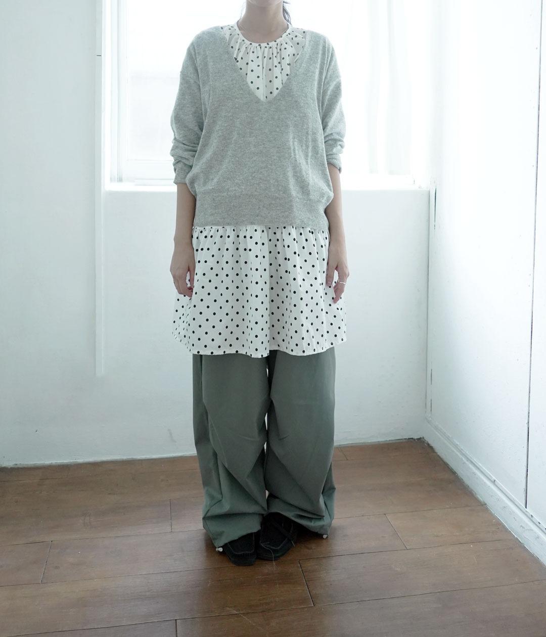 deep V-neck knit (2c)