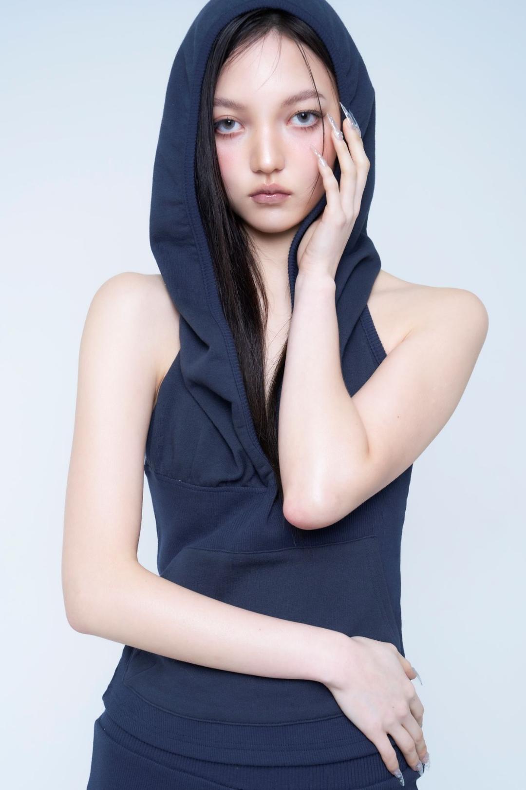 HOODED SLEEVELESS TOP - NAVY