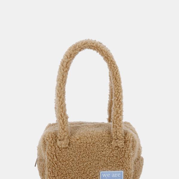 Handy pouch (furry peanut)