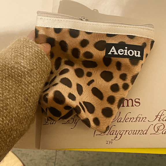 Aeiou Basic Pouch (M size)Velboa Bambi Brown