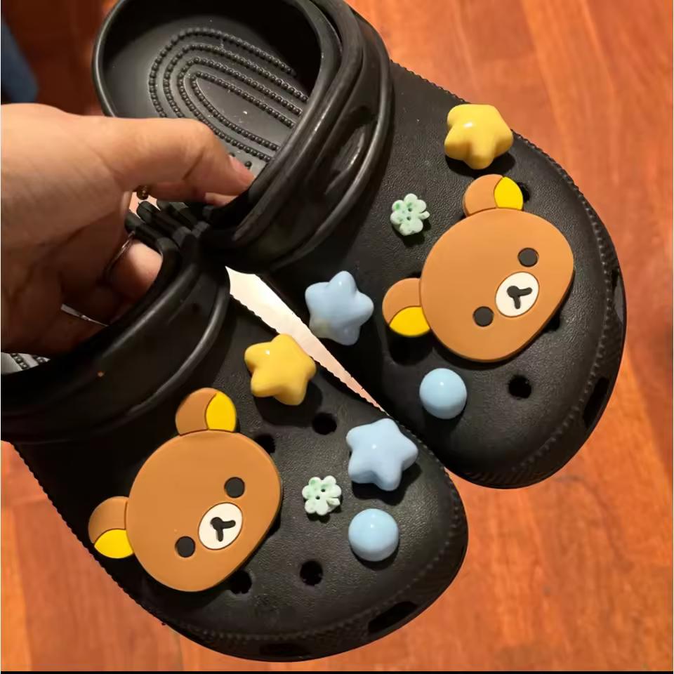 10pcs 신발 매력 이동식 귀여운 곰 별 여자를위한 신발 액세서리 여름 신발 DIY 선물