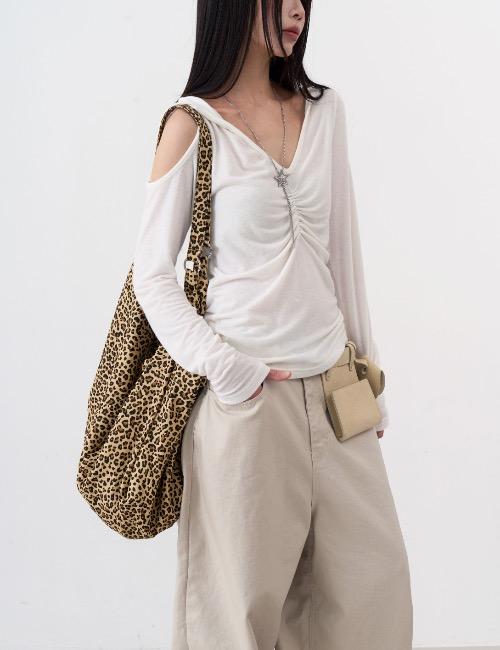 open shoulder shirring hood tee