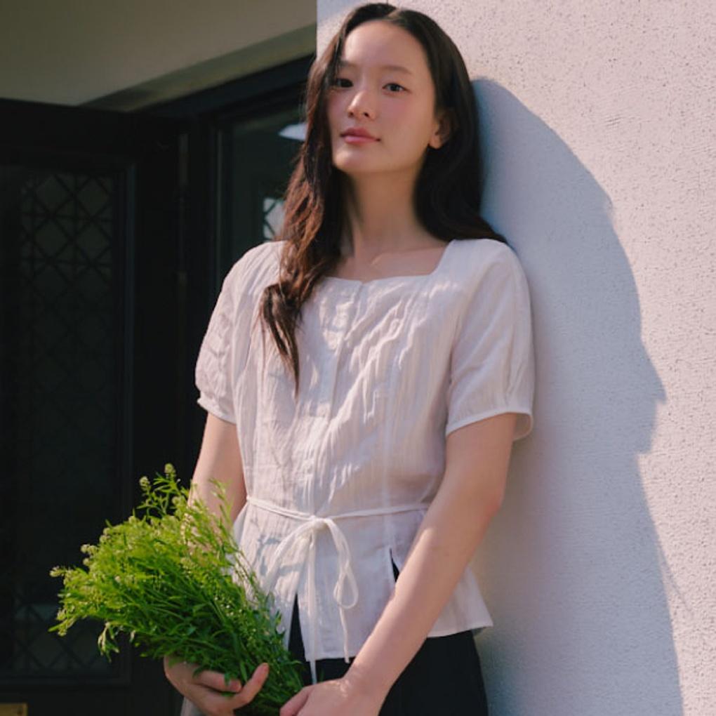 스퀘어넥 반팔 블라우스_MIWBWG3B02