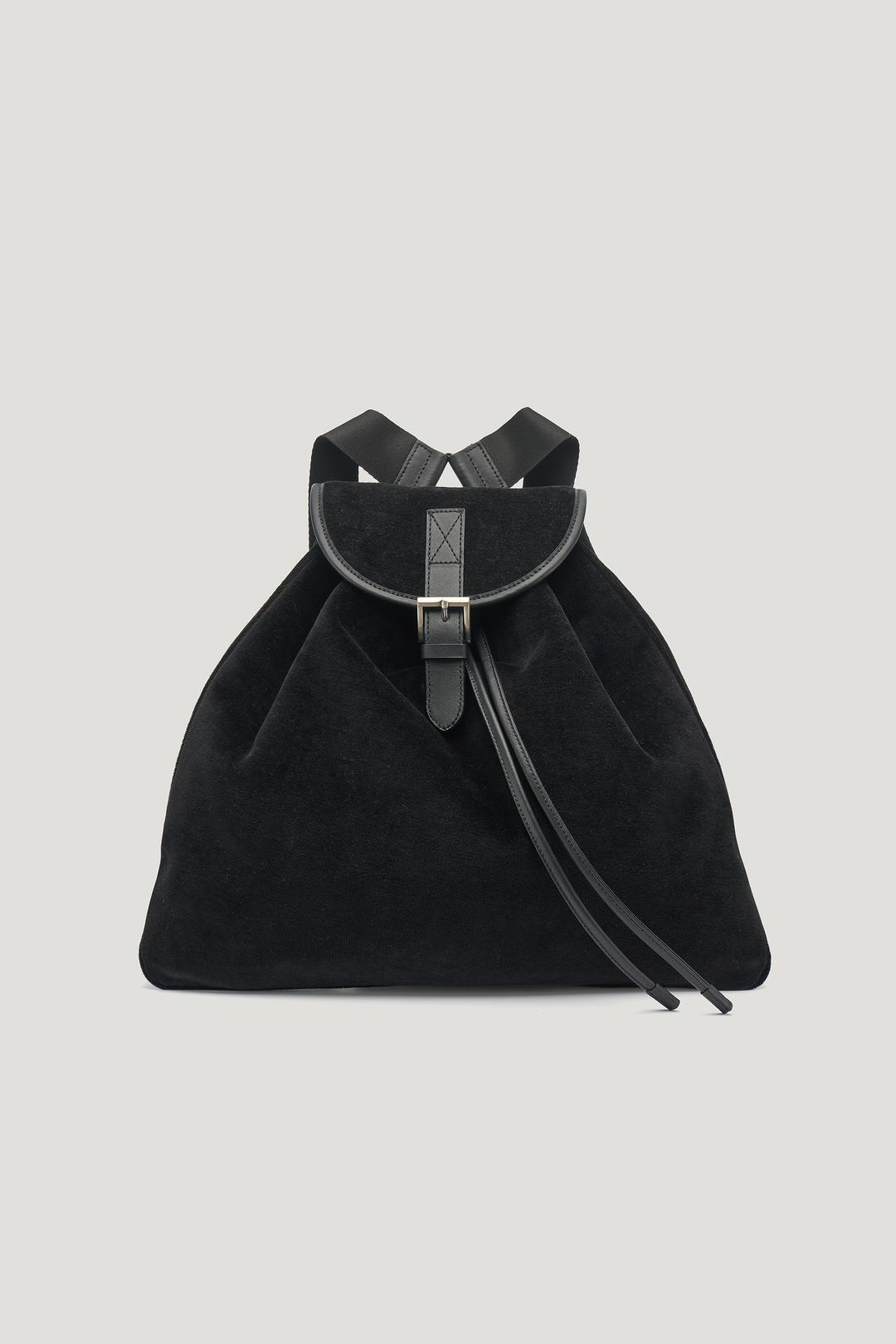 [PRE-ORDER] VELOUR TRIANGLE BACKPACK_BLACK / ₩248,000