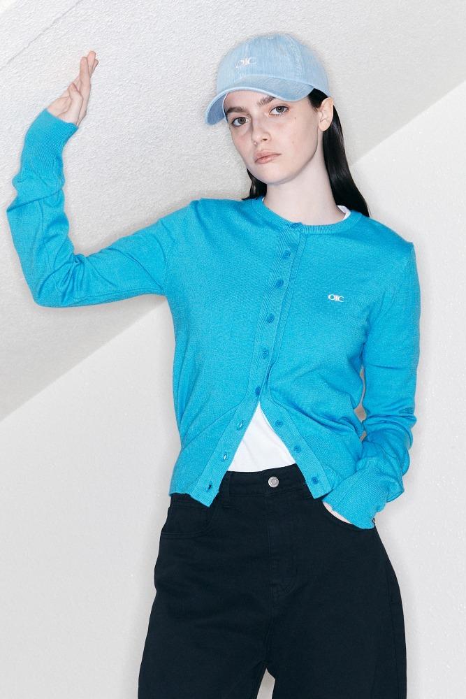클래식 자수 유넥 가디건 [BLUE] - 오아이오아이컬렉션