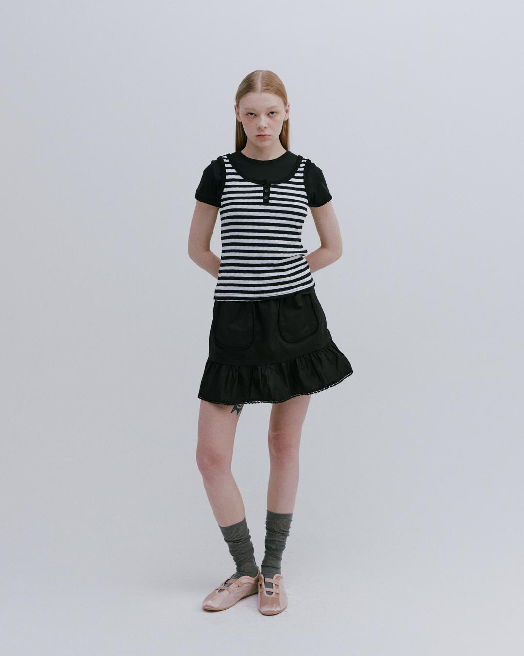 TWO POCKET SKIRT / BLACK