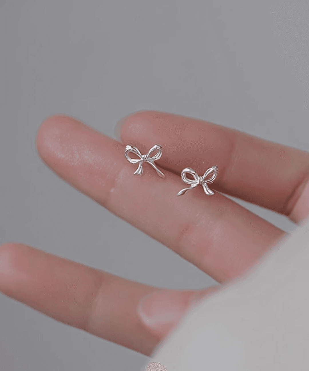 언발란스 리본 스터드 귀걸이