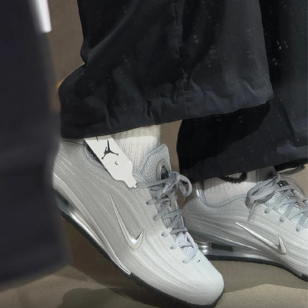 나이키 샥스 Z 메탈릭 실버 HQ7540-001