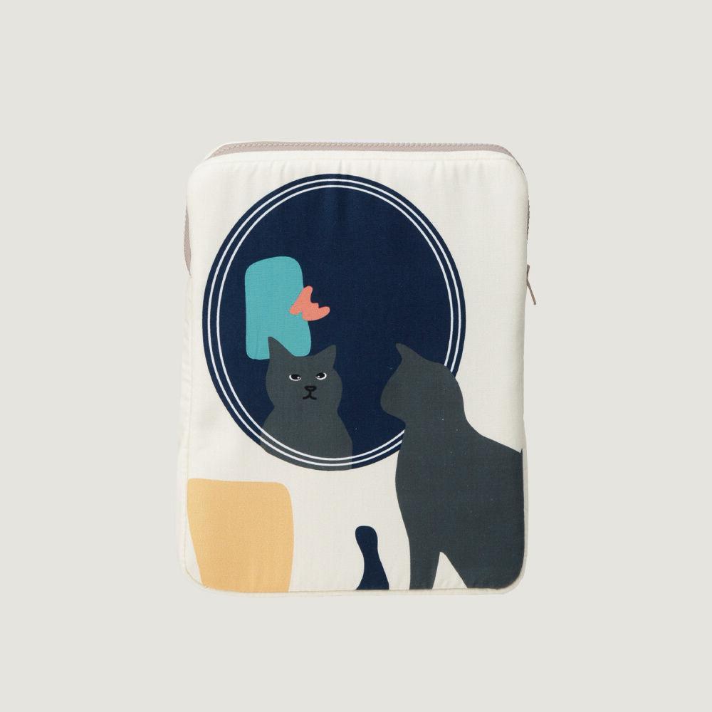 kitty in the mirror iPad / Tablet case
