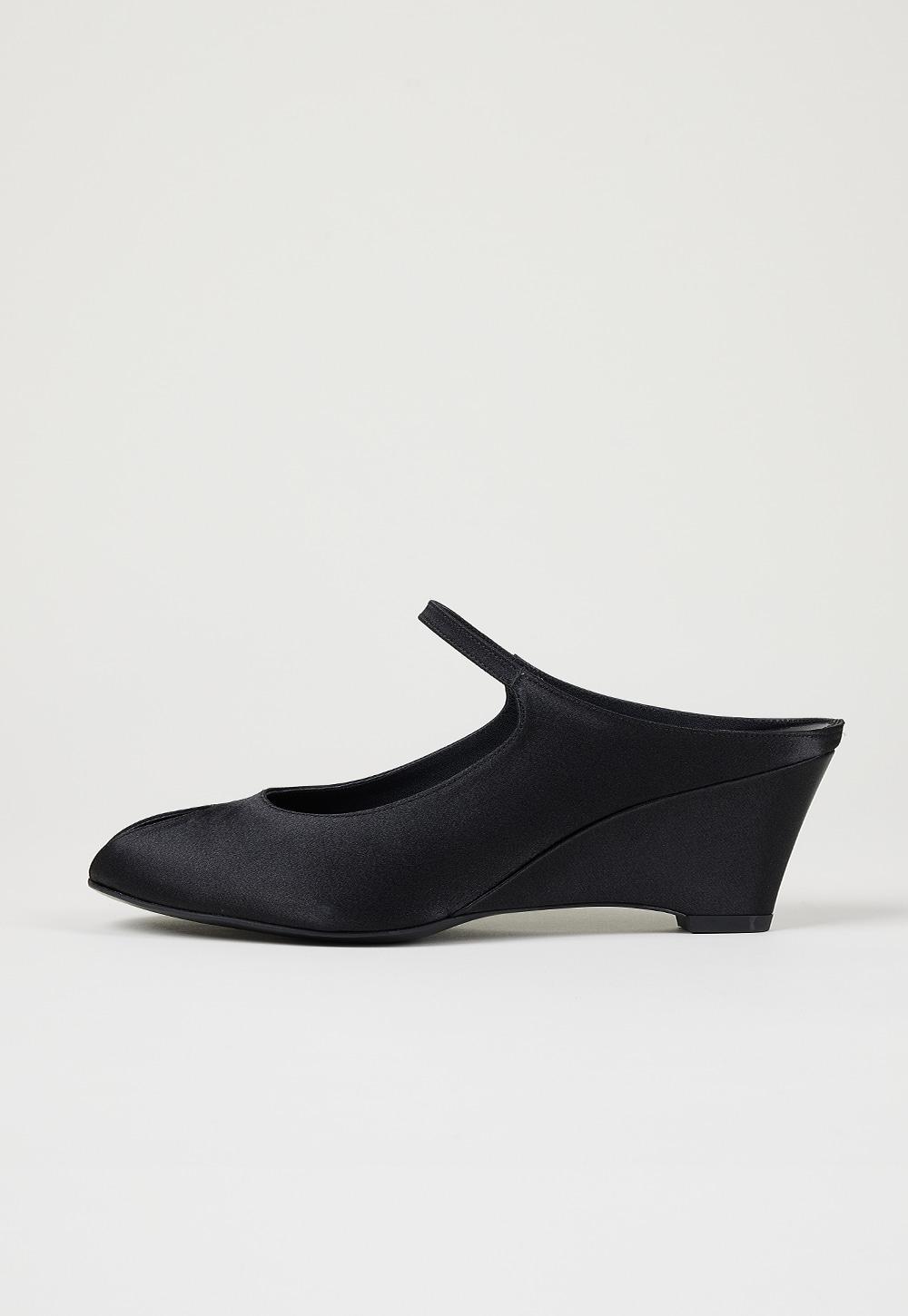 *5월 첫째 주 오픈* Alma Wedge Mule - Black