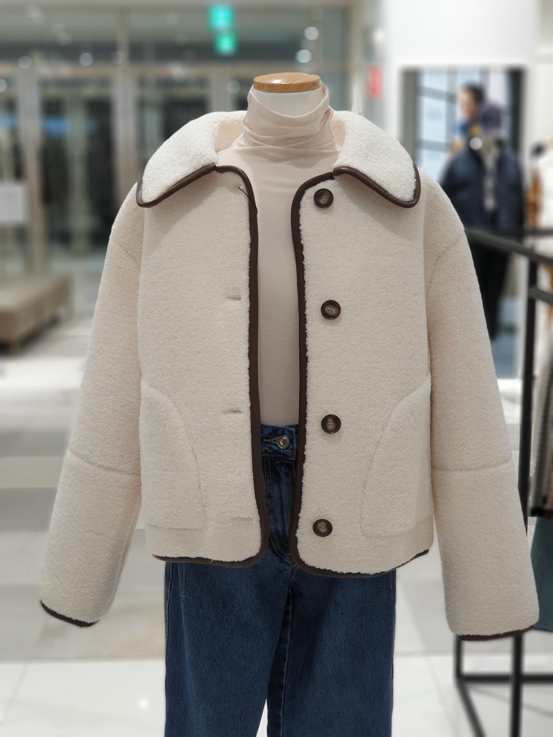 온앤온 둥근카라 가죽라인배색 뽀글이 무스탕점퍼 NJM2WMB17