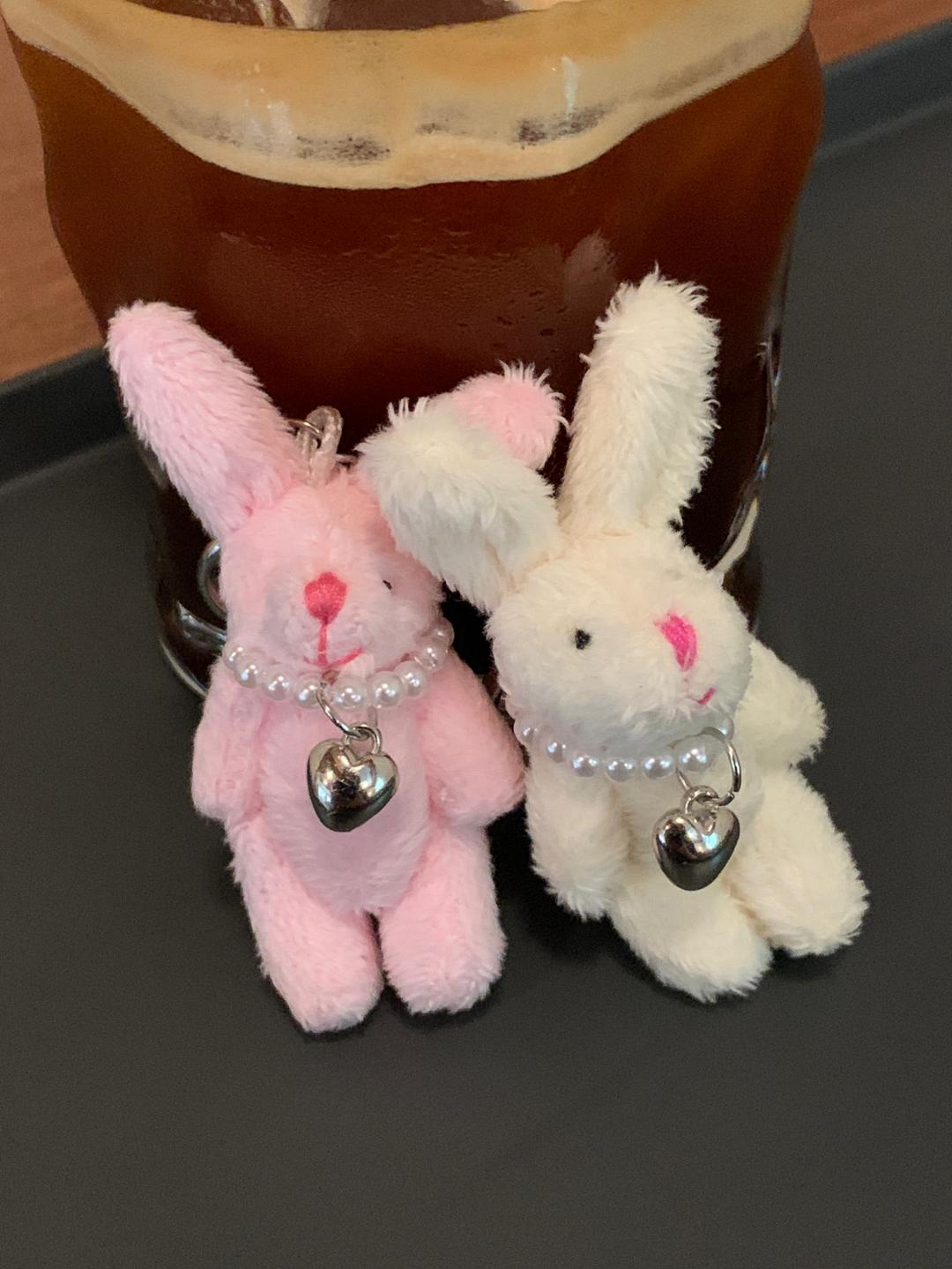 [당일출고] 토끼키링 진주 하트 목걸이 인형 에어팟 가방 키링 (2col)