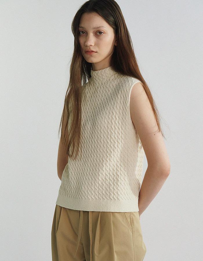 VERSCENT) Classic cable knit top (ivory) 2차 재입고