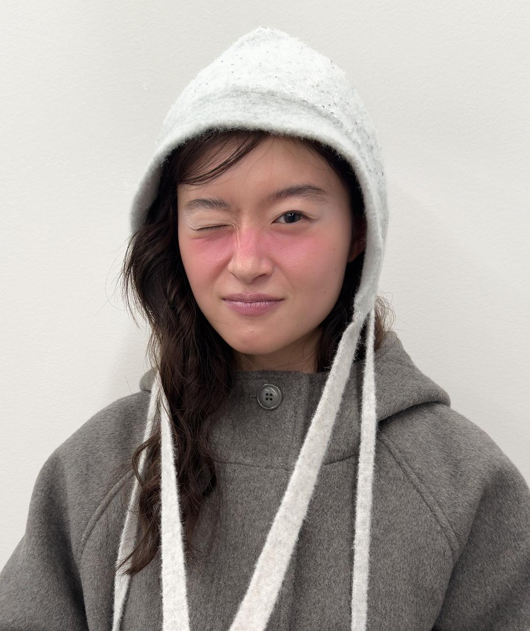 Fluffy Sequin Strap Hat [Light Gray]