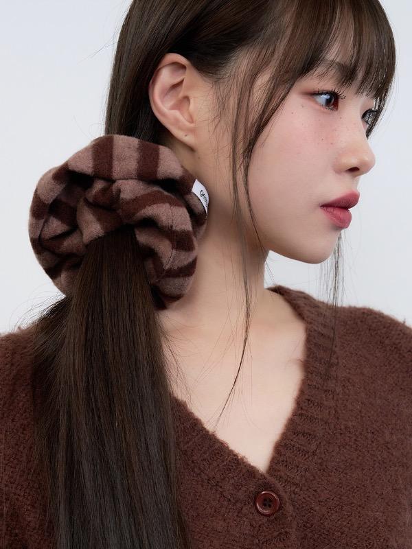 fluffy stripe scrunchie - brown