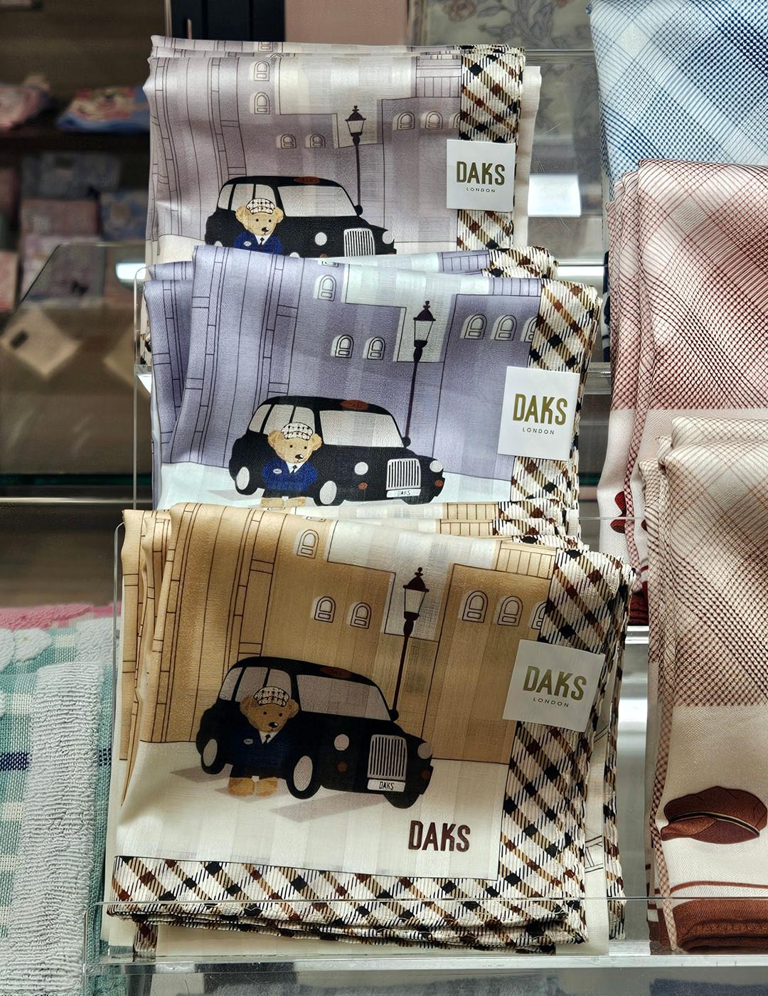 닥스 2025FW 런던 일러스트 손수건