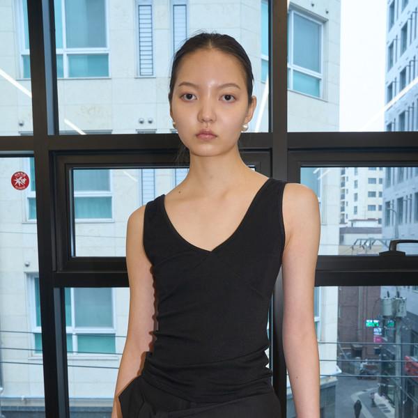 542 Ribbed Sleeveless (Black)