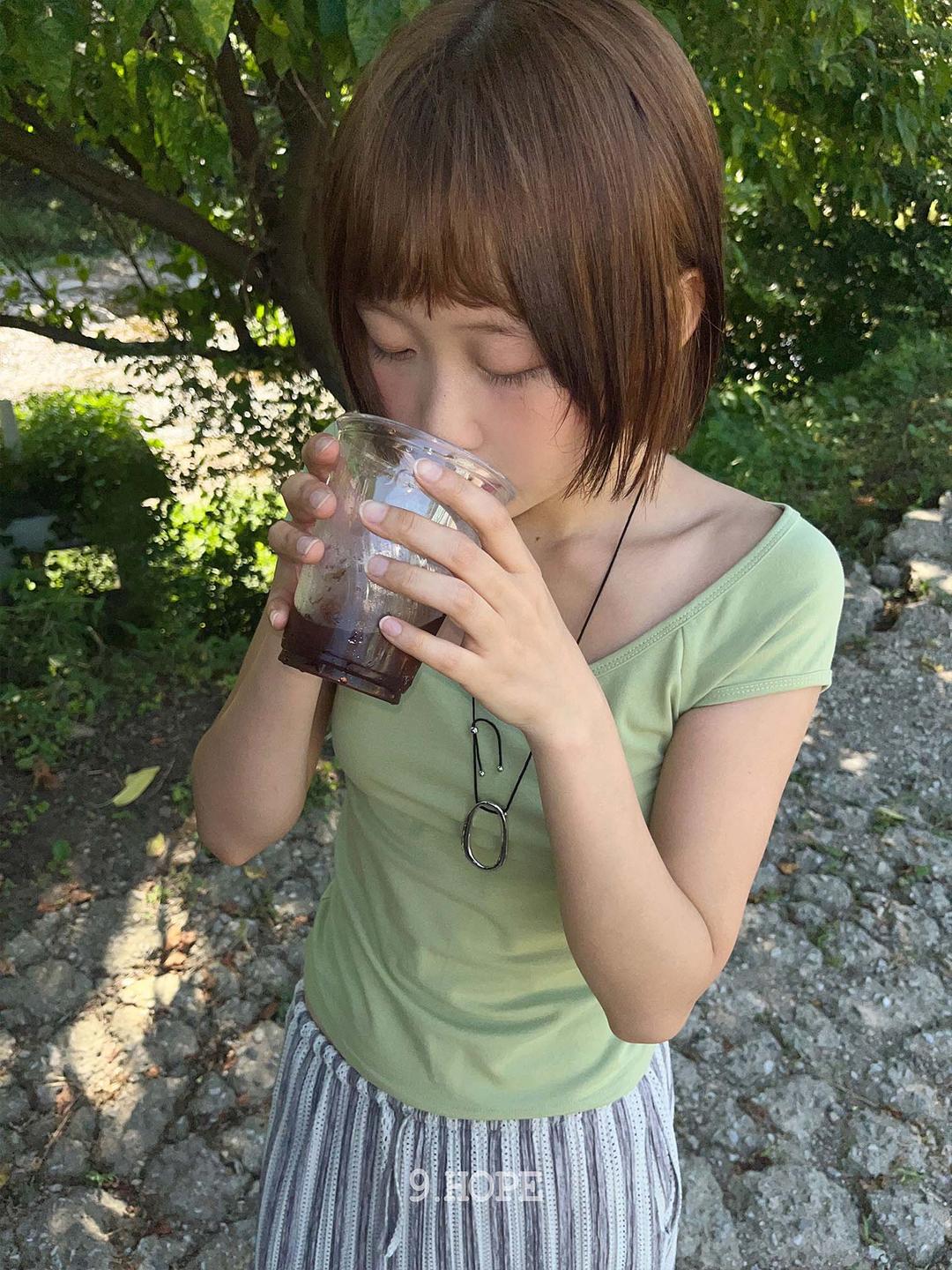 김아홉 마나오 캡소매T