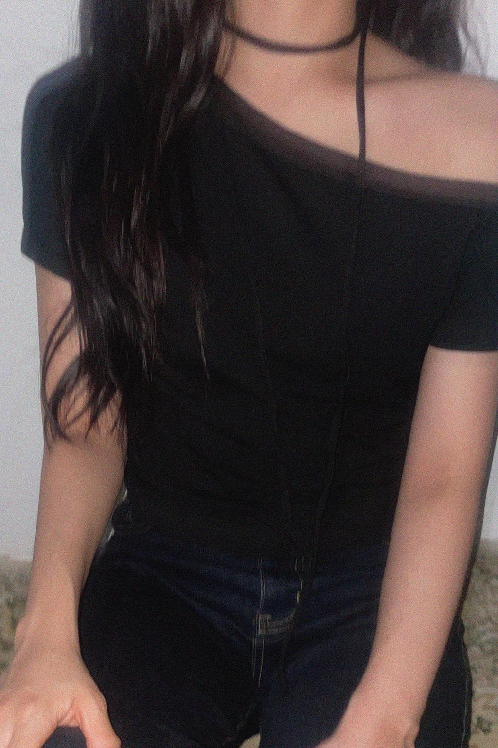 One Off-shoulder Top Black