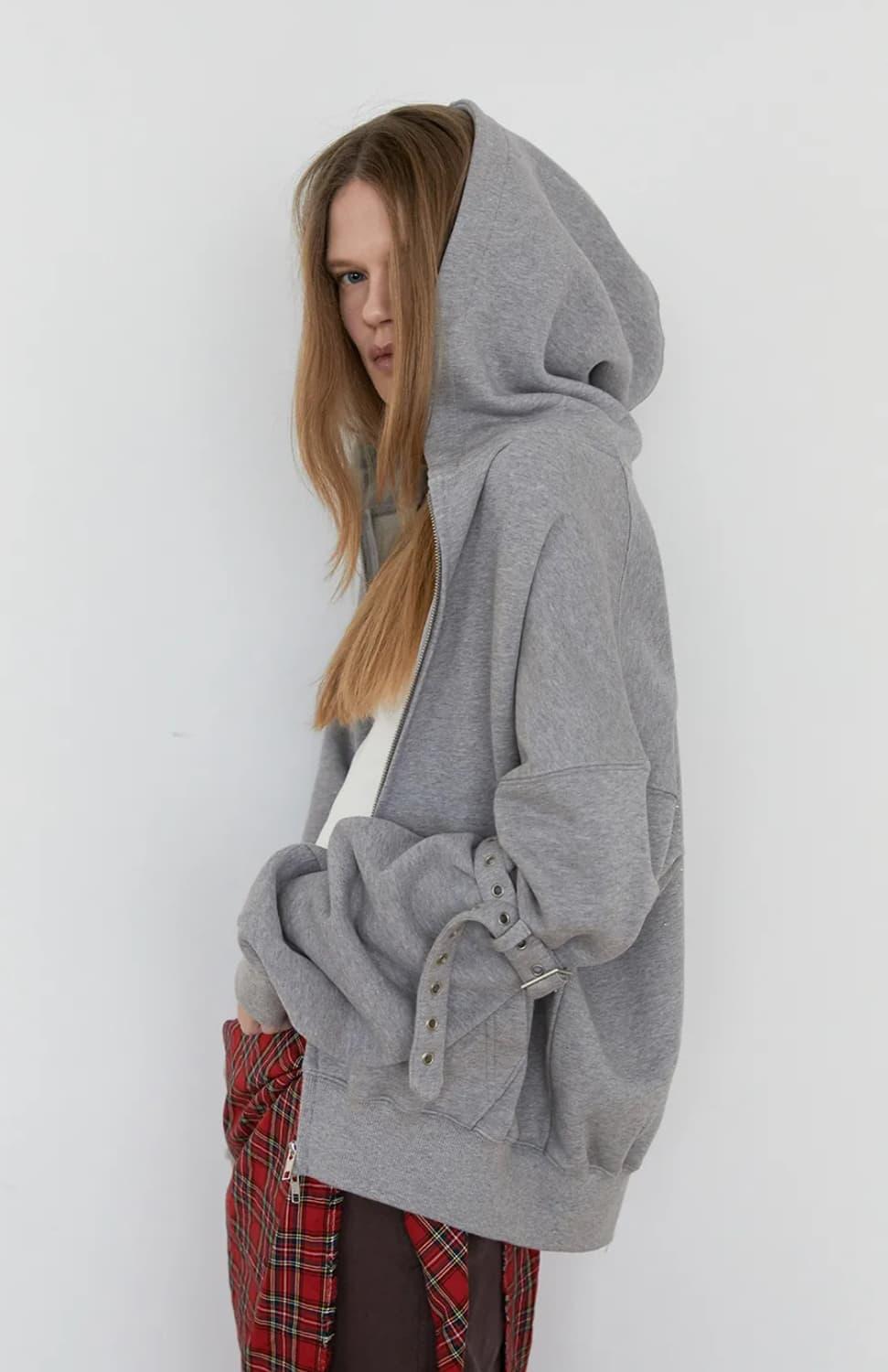 Dared 데어드 Back stud hoodie in lazy gray | 후루츠패밀리