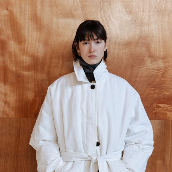 COLLAR BELTED GOOSE DOWN HALF JACKET - OFF WHITE