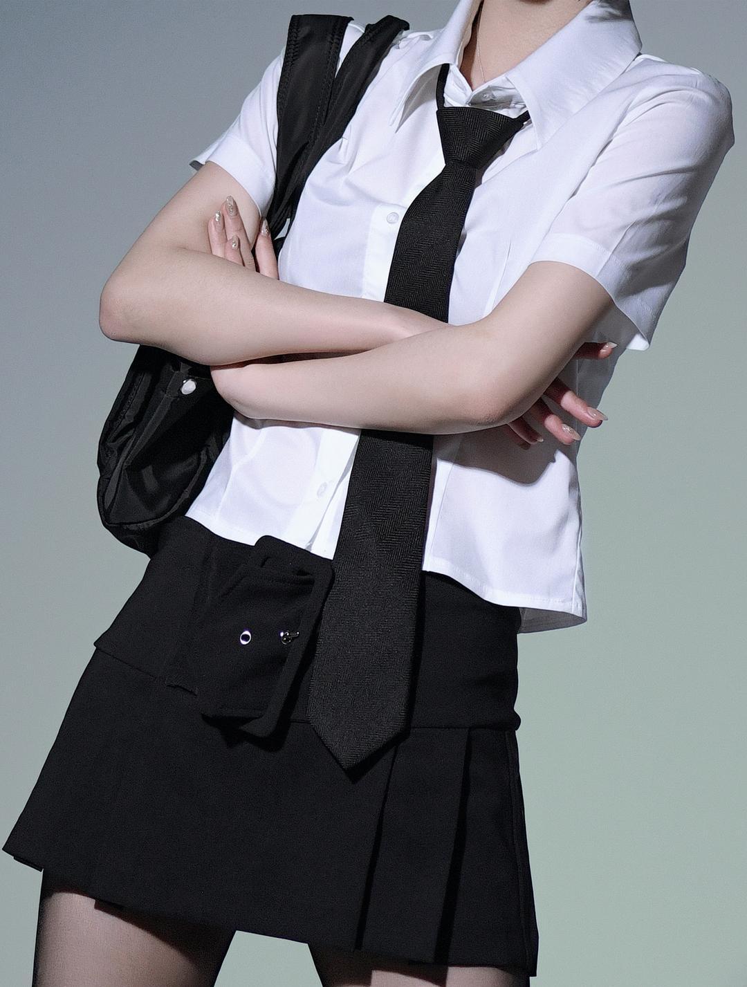 이은 Dart Short Sleeve Shirt