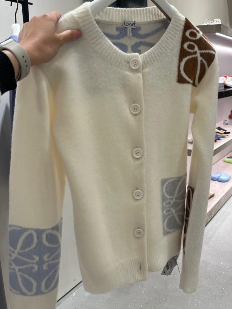 로에베 아나그램 인타르시아 울 니트 가디건 소프트 화이트/멀티컬러 S359Y16K44