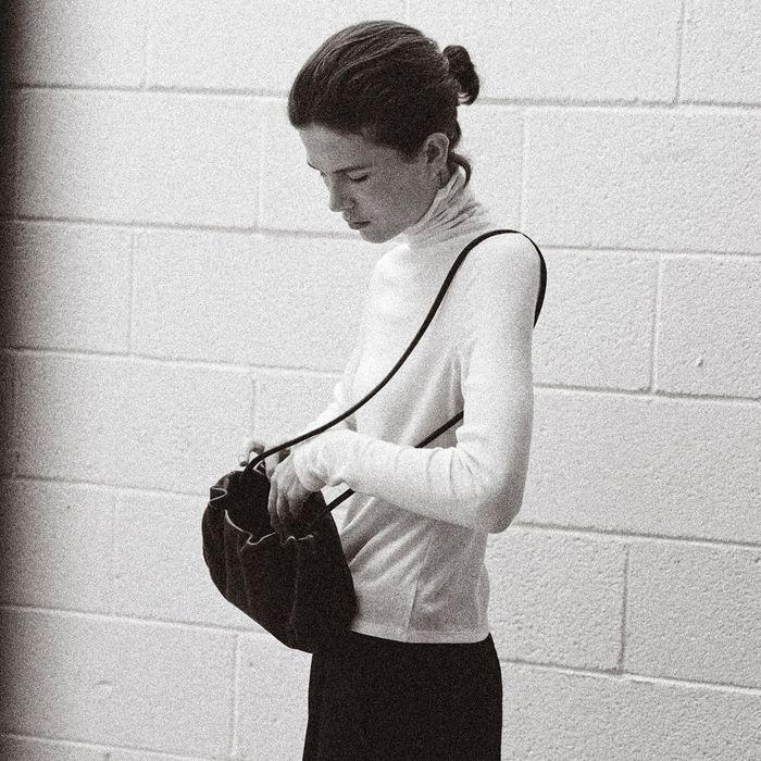 KNOT CLAM BAG_BLACK