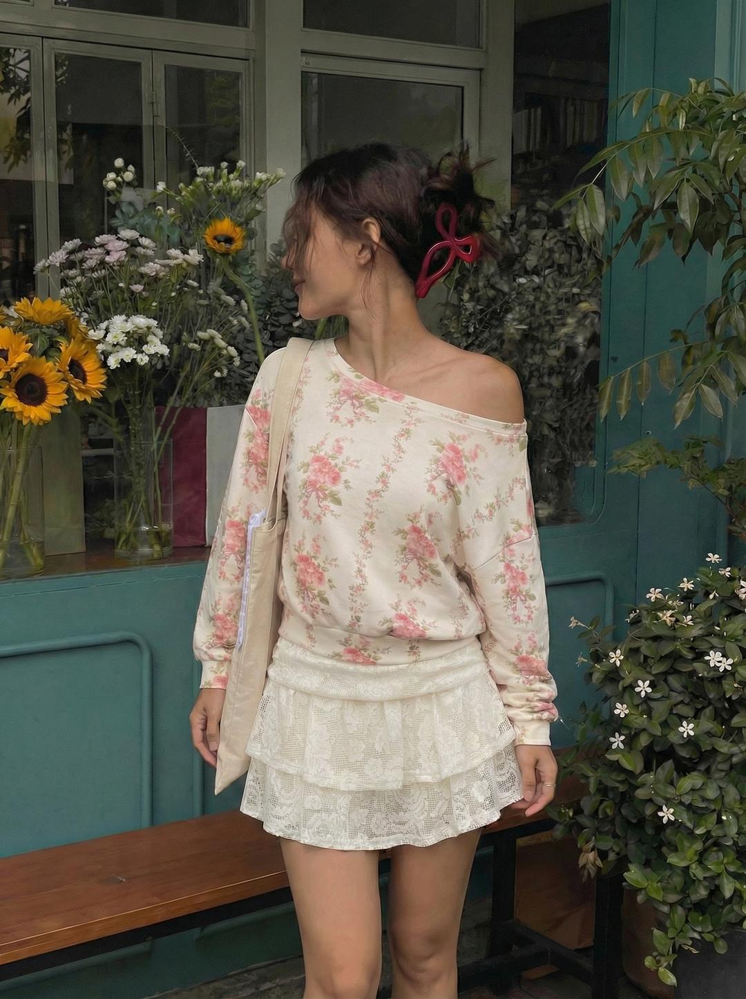 Cotton-blend Floral Back Bowknot Oversized Sweatshirt