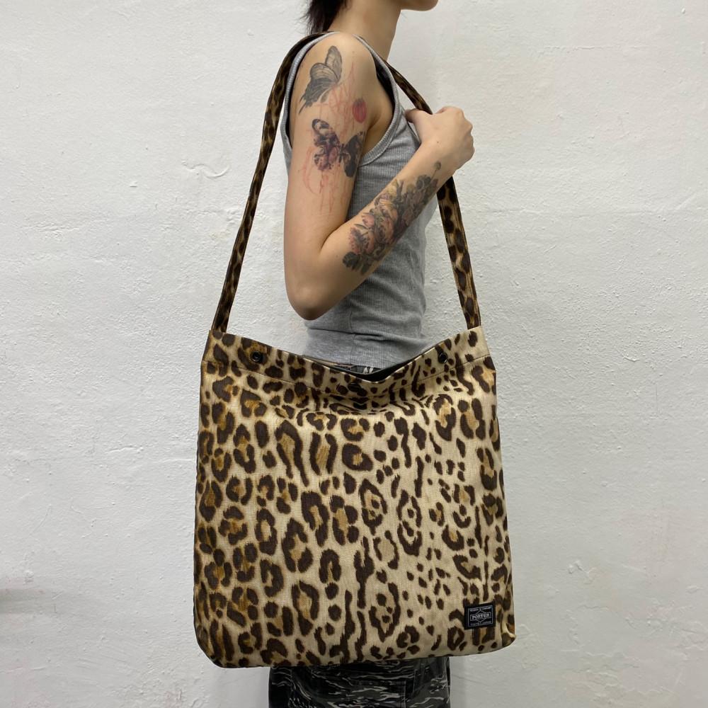[중고] 요시다포터(YOSHIDA PORTER) 85주년 레오파드 패턴 양면 프린팅 캔버스 숄더백