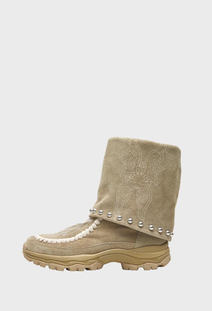 [3일이내출고] [WESKEN X NOTTZ] WESTERN SYMBOL STUDDED BOOTS BEIGE