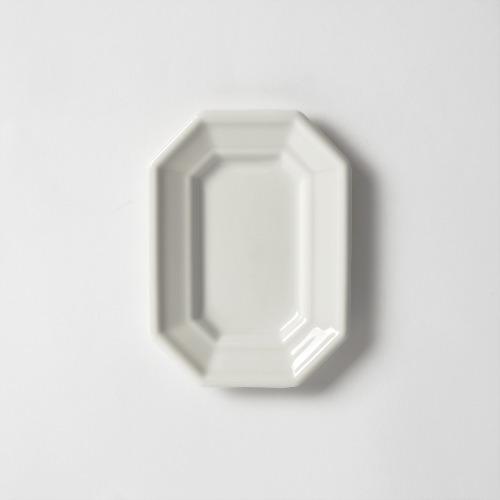 47. Milk polygon plate