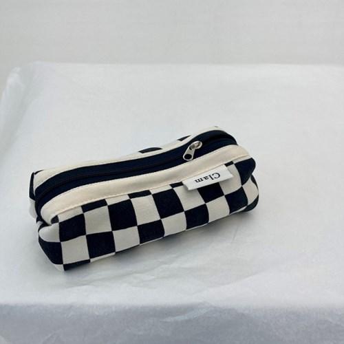 Clam round pencilcase _ Checker board