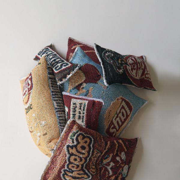 SNACKS CUSHION