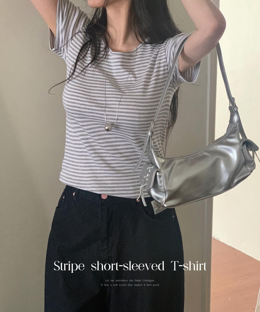 딜라잇문 [내일도착🚚/여유있는핏] 토리 유넥 단가라 반팔티/단가라티셔츠/단가라반팔티/유넥반팔티/라운드반팔/스트라이프티셔츠/스트라이프반팔티/레이어드반팔/여름출근룩/여름반팔티/휴가룩