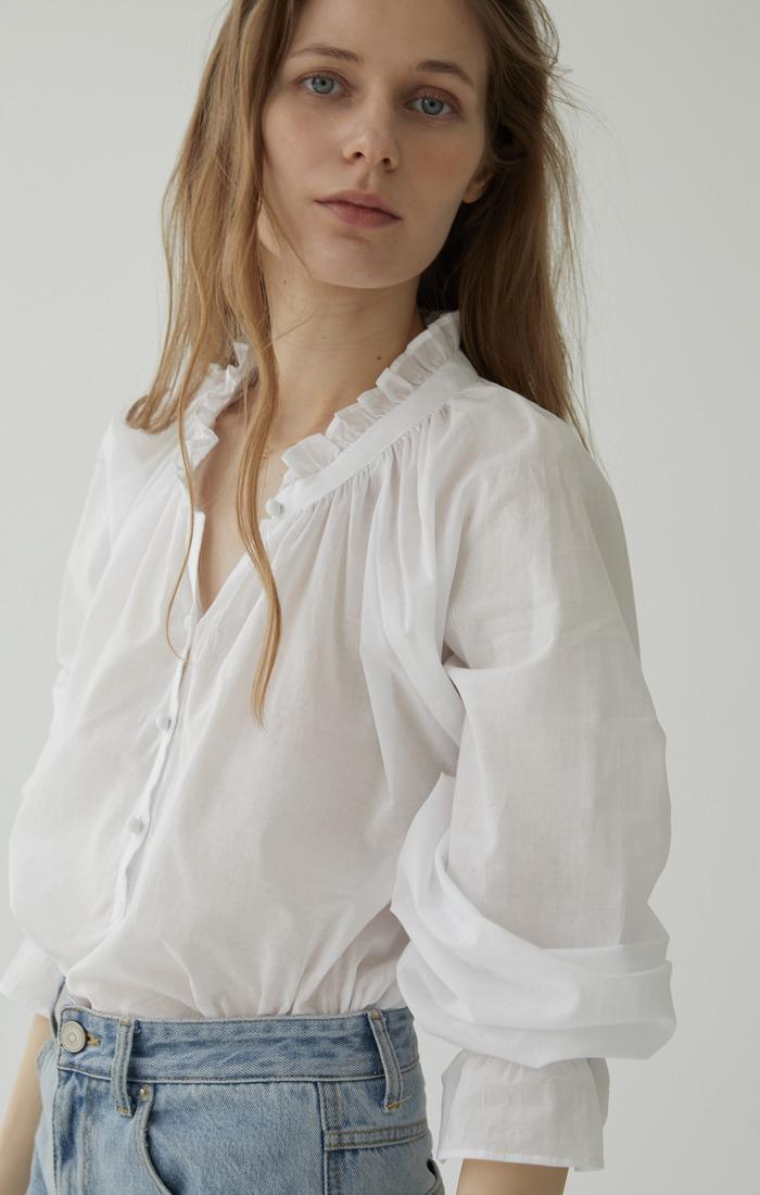 [5.10 예약발송] 빈 스모크 프릴 블라우스 - 아이보리