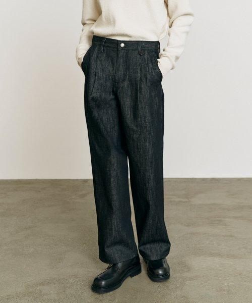 Two Tuck Wide Black Jeans