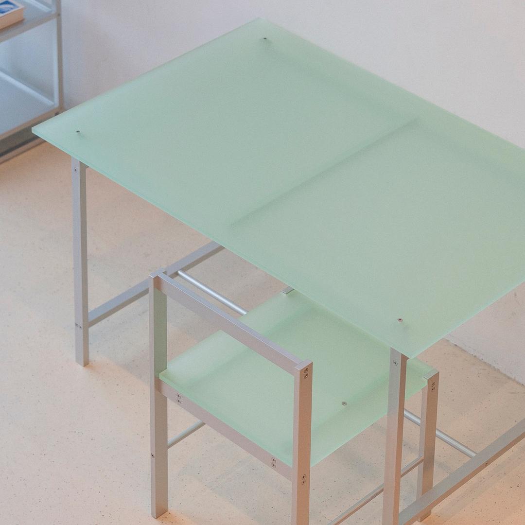 AC12 Table (aluminium + acrylic)