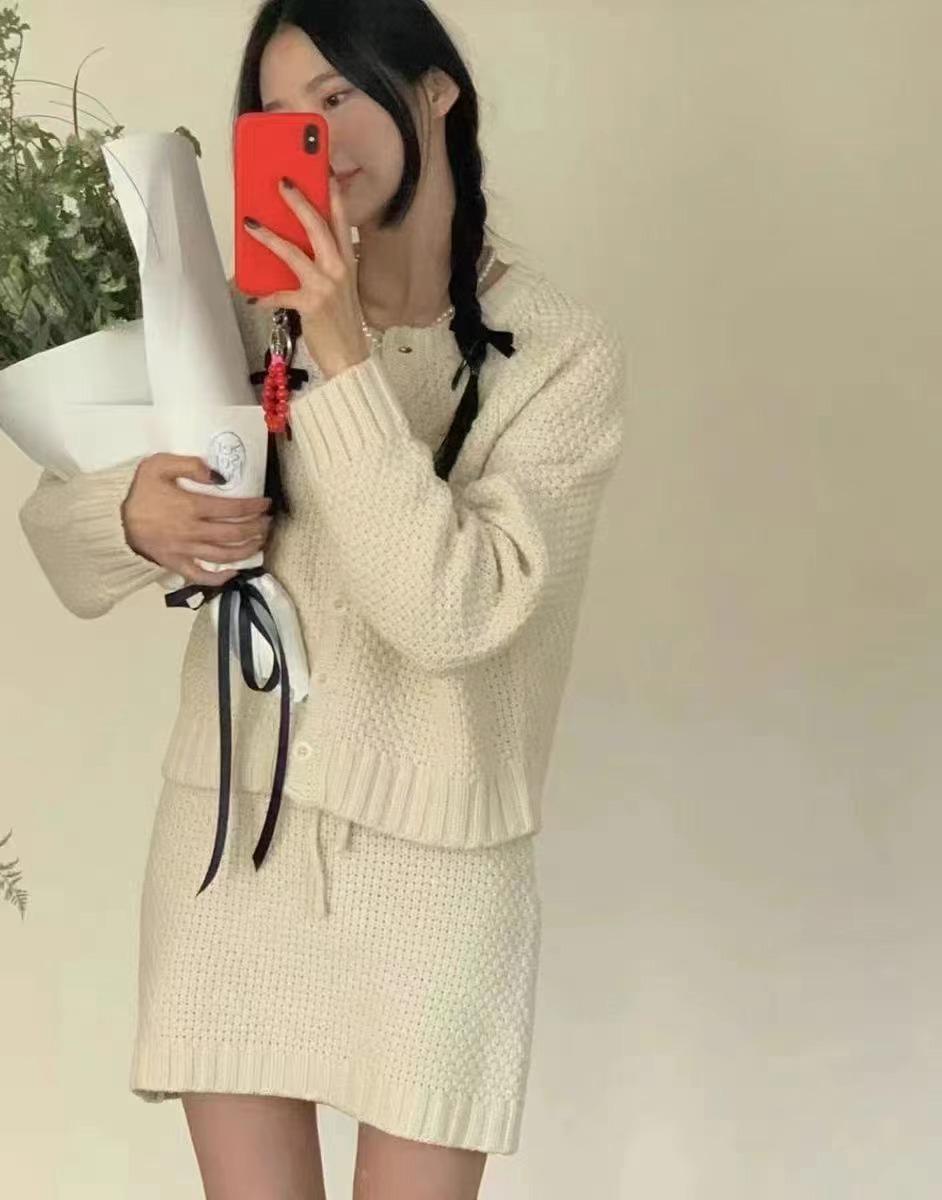 세가지색상의 프리싸이즈 봄니트  투피스