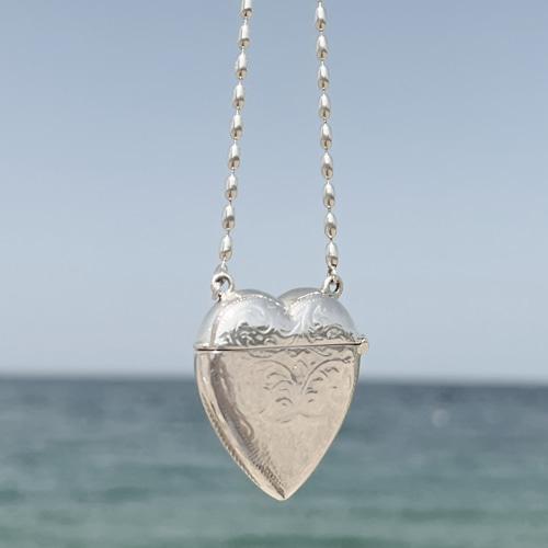 Heart bag jewelry case