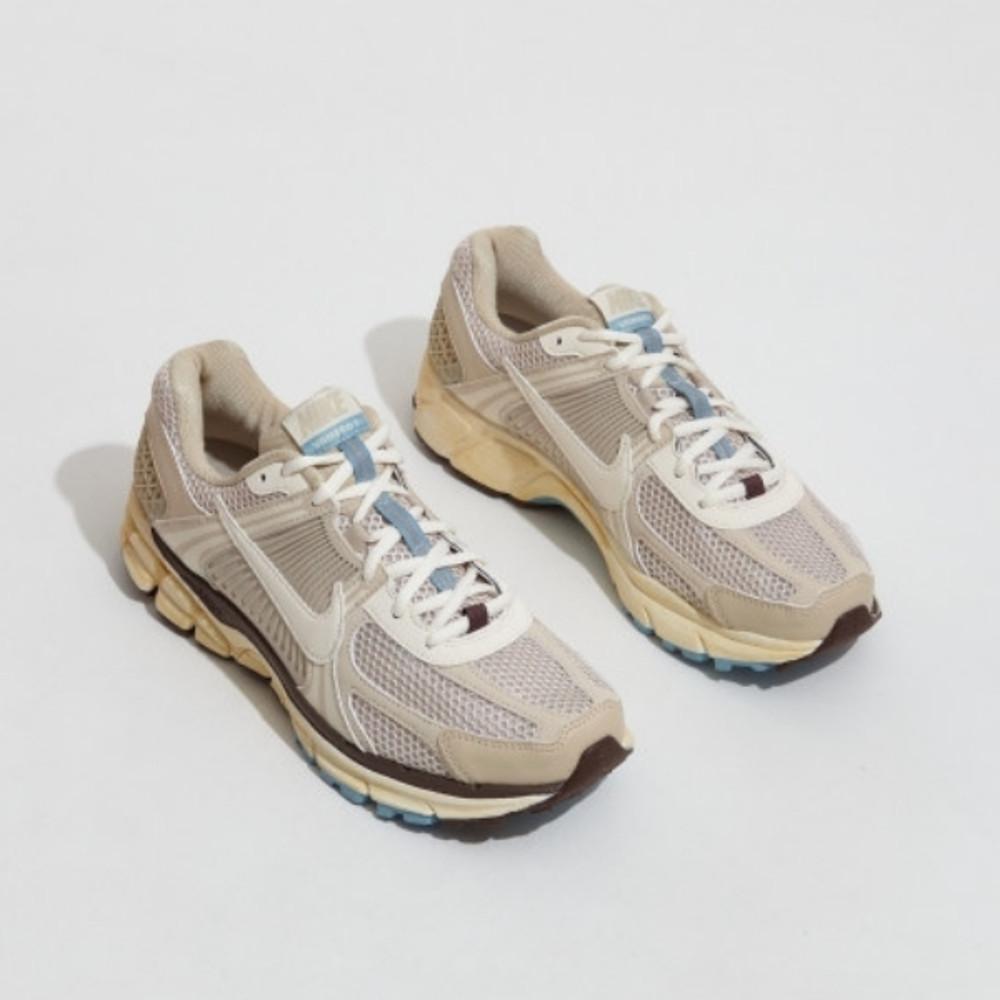 나이키 우먼 줌 보메로 5 오트밀 FB8825-111