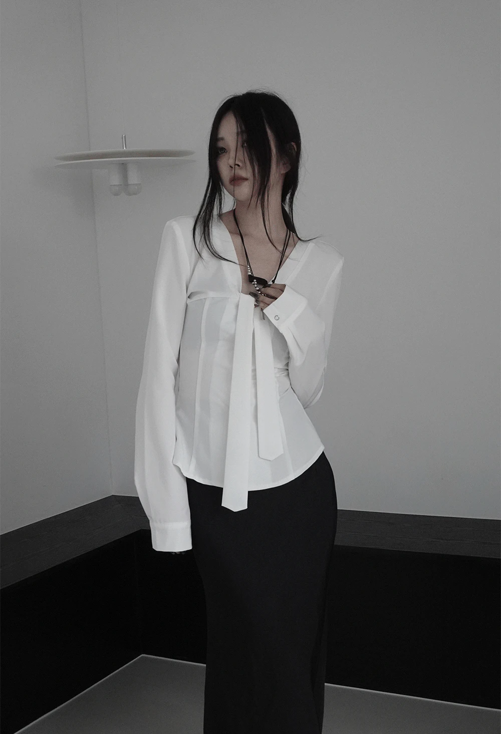 tie snap slim fit blouse