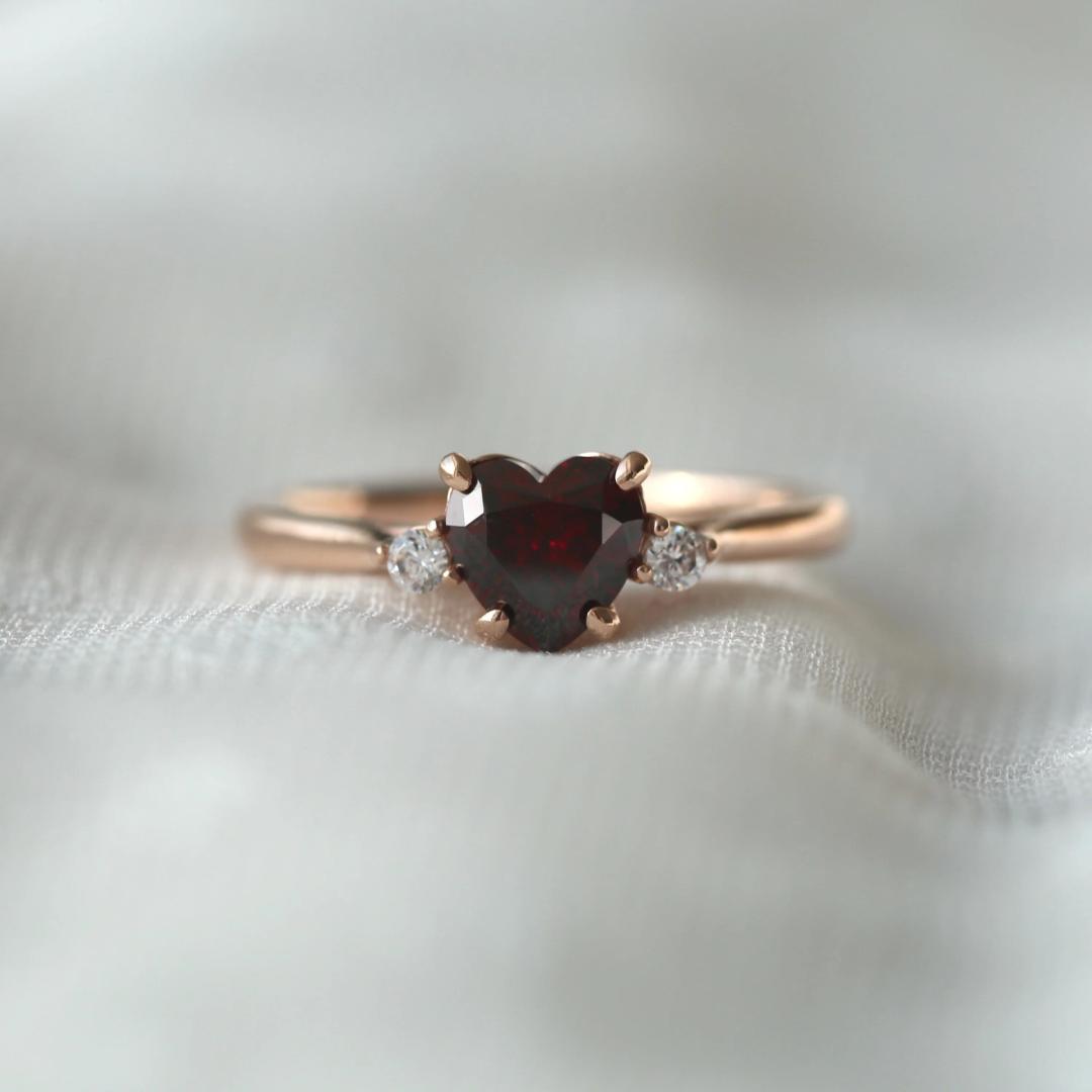 Garnet heart ring