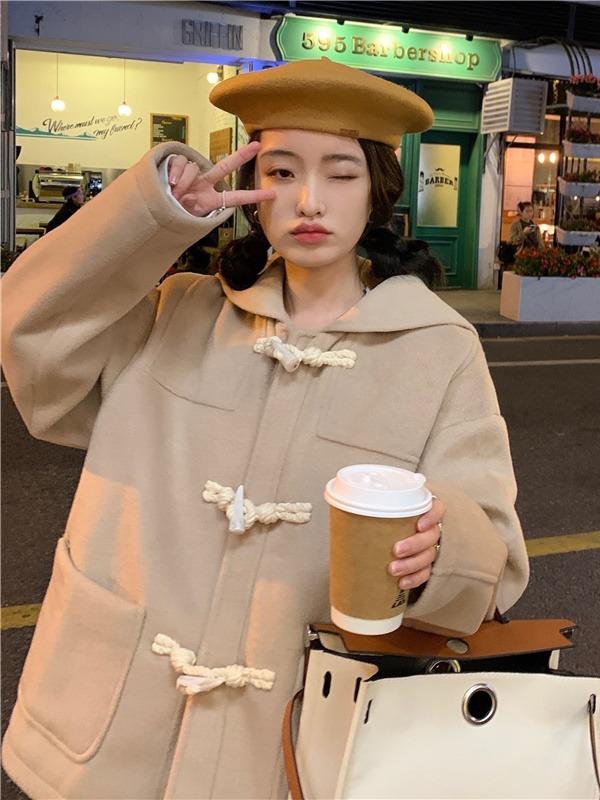 돌리 모직 후드 떡볶이버튼 숏 코트(베이지/블루)