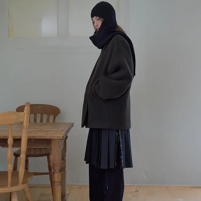 SIDE OPEN PLEATS SKIRT, BLACK