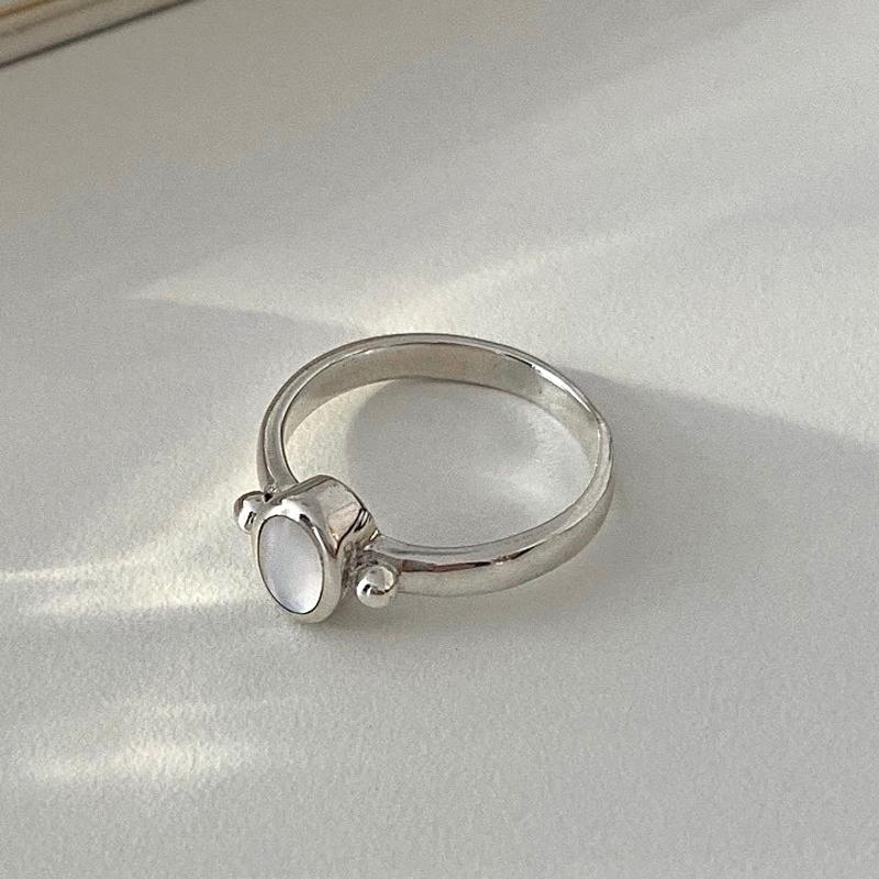 Oval pearl ring 자개 반지
